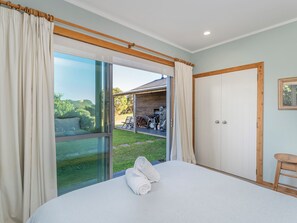 4 bedrooms, WiFi, bed sheets