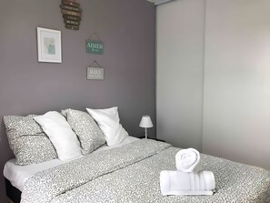 2 chambres, fer et planche à repasser, Wi-Fi gratuit, draps fournis