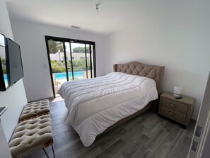 3 chambres, fer et planche à repasser, Wi-Fi, draps fournis
