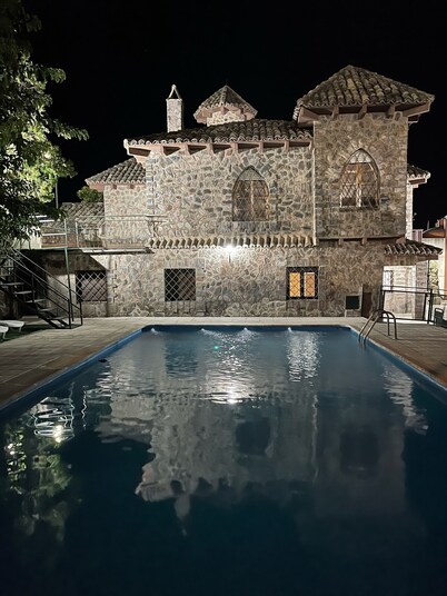 Casa Rural La Moraleja en la Sierra de Cazorla. Pista Deportiva, Parque Infantil