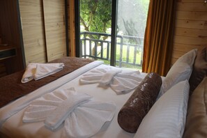 2 bedrooms, Egyptian cotton sheets, premium bedding, down comforters