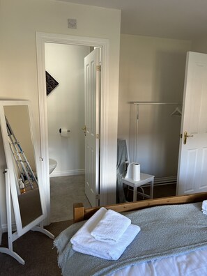 3 chambres, fer et planche à repasser, lit parapluie, Wi-Fi