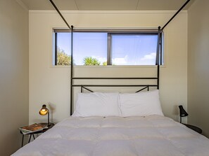 4 bedrooms, bed sheets - Te Whare Retireti Hukarere - Rangataua Retreat (Ohakune)
