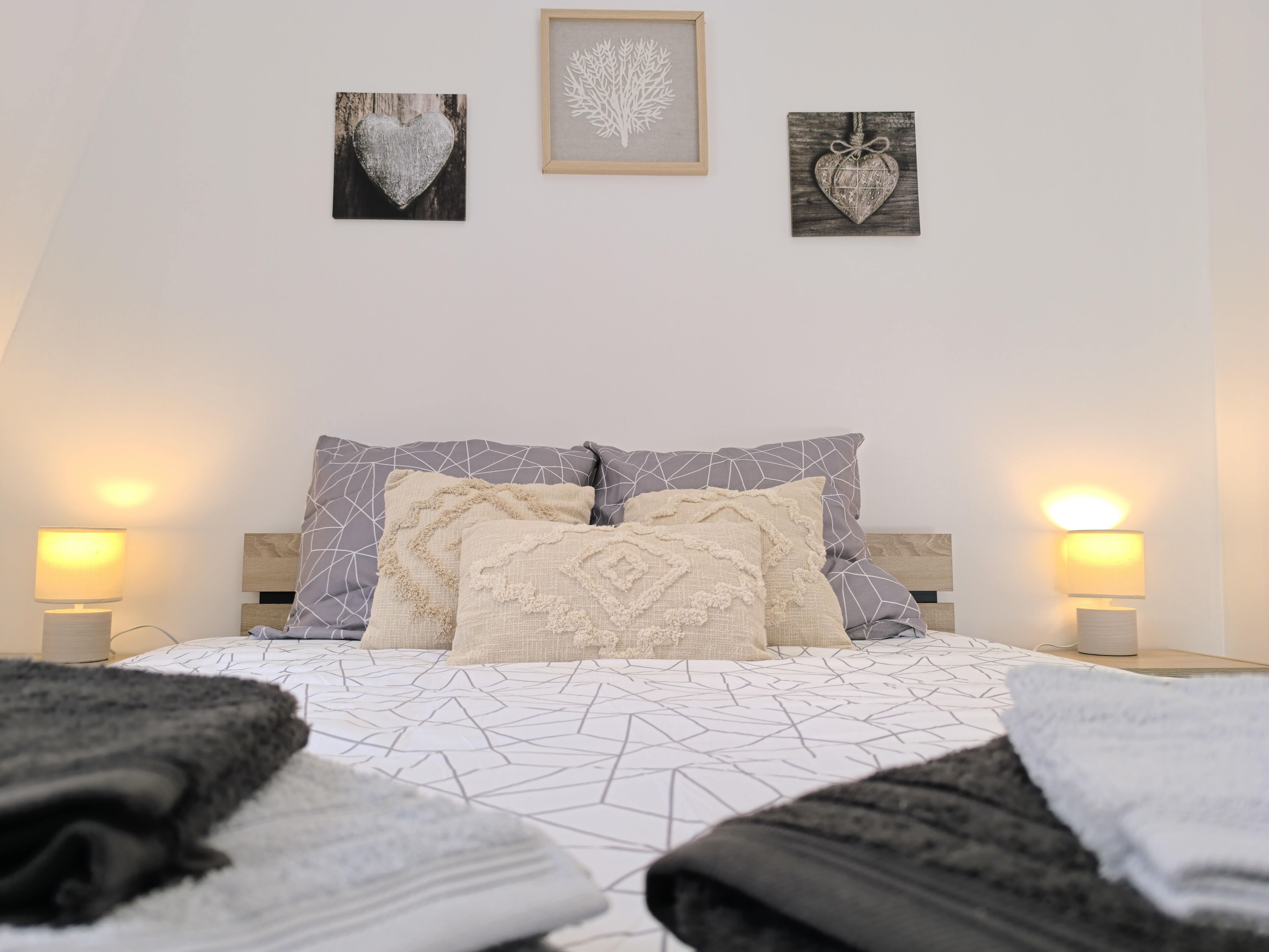 2 slaapkamers, een bureau, een strijkplank/strijkijzer, gratis wifi