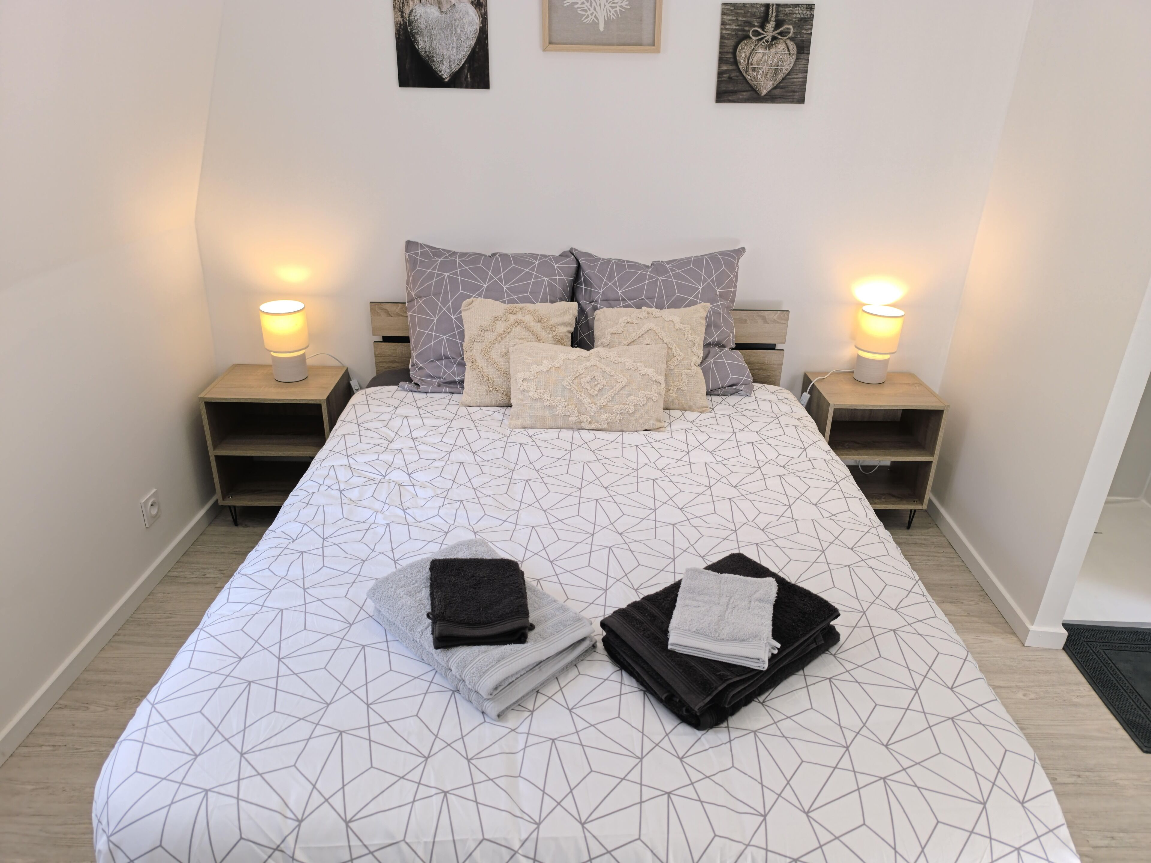 2 chambres, bureau, fer et planche à repasser, Wi-Fi gratuit