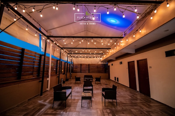 Phòng Suite tiện nghi đơn giản | Hiên