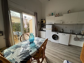 Micro-ondes, four, plaque de cuisson, lave-vaisselle