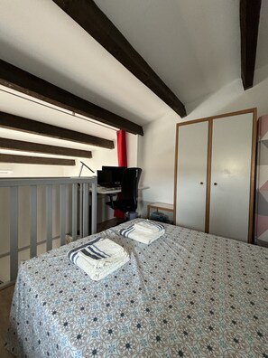 2 habitaciones, tabla de planchar con plancha y wifi