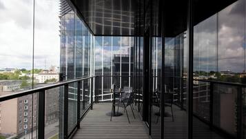 Deluxe Apartment | Balcony