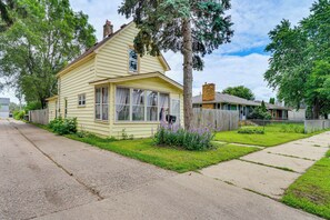 Exterior - Charming Minneapolis Home w/ Deck, 5 Mi to Central (Minneapolis)
