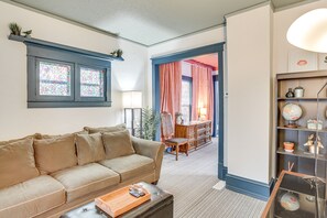 TV, books - Charming Minneapolis Home w/ Deck, 5 Mi to Central (Minneapolis)