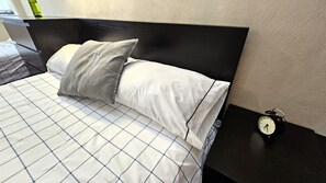 Studio Suite Keluarga, Beberapa Tempat Tidur, Bebas Asap Rokok, dapur | 1 kamar tidur, brankas, meja kerja, dan tirai kedap cahaya