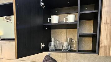 Suíte estúdio família, 1 cama Queen, para não fumantes, cozinha | Cozinha privada | Geladeira, micro-ondas, liquidificador, chapa