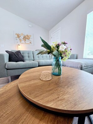 Interior - Villa Verde: Cozy Home In New Community (Inverness)