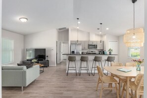 Interior - Villa Verde: Cozy Home In New Community (Inverness)