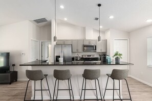 Fridge, microwave, oven, stovetop - Villa Verde: Cozy Home In New Community (Inverness)