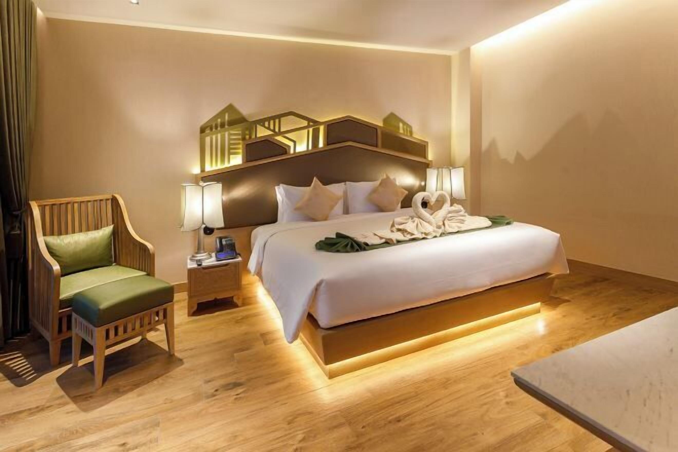 Kostenlose Minibar, Zimmersafe, Verdunkelungsvorhänge