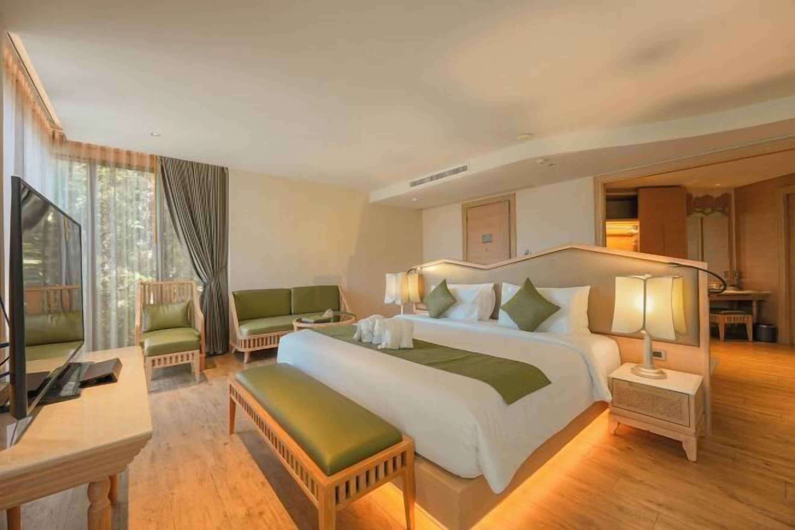 Kostenlose Minibar, Zimmersafe, Verdunkelungsvorhänge