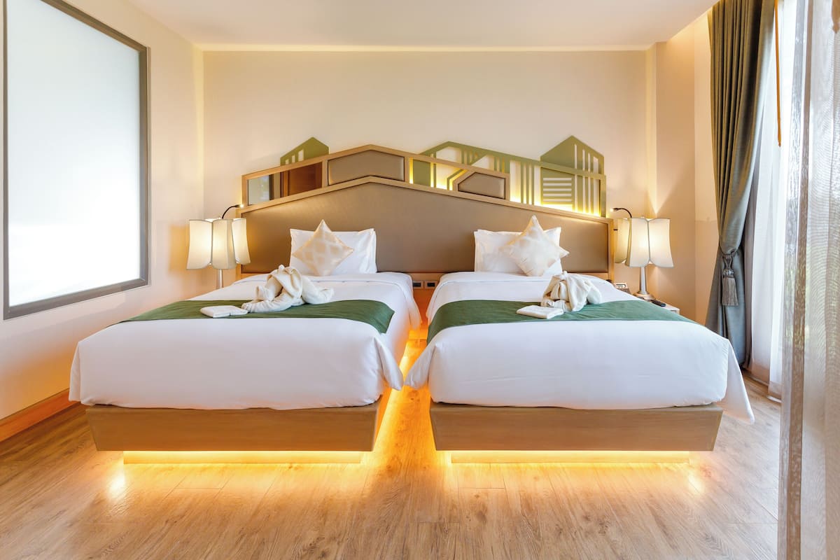 Canal Deluxe (Twin Bed) | 1 bedroom, free minibar, in-room safe, blackout curtains