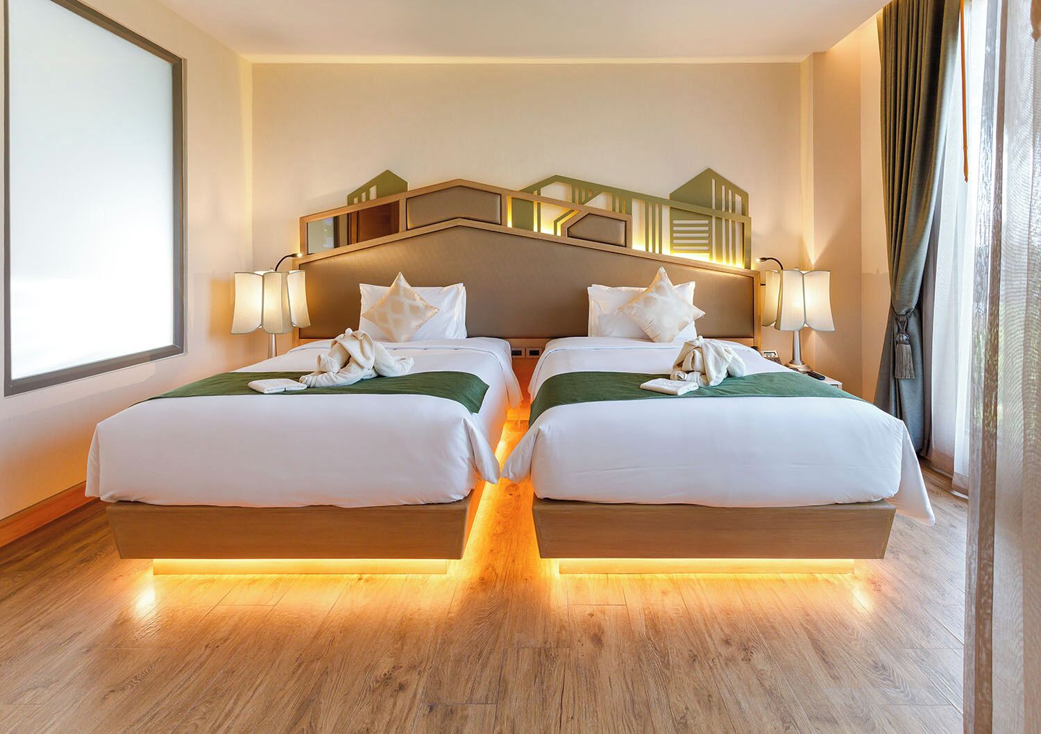 Canal Deluxe (Twin Bed) | Minibar (inkludert), safe på rommet og blendingsgardiner