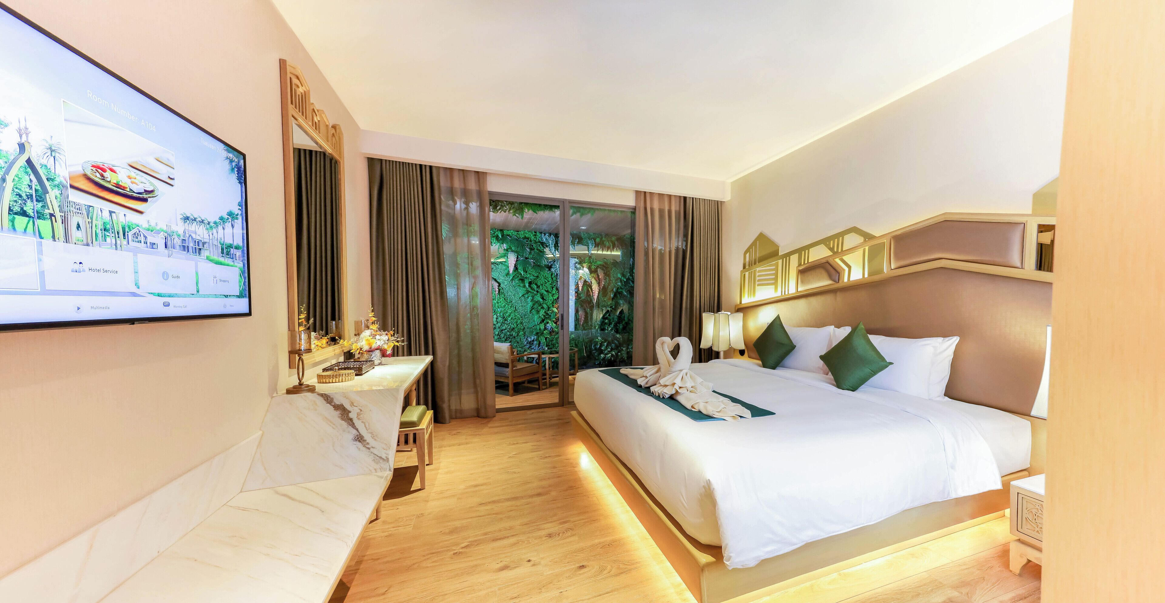 Tropical Garden | Free minibar, in-room safe, blackout drapes, iron/ironing board