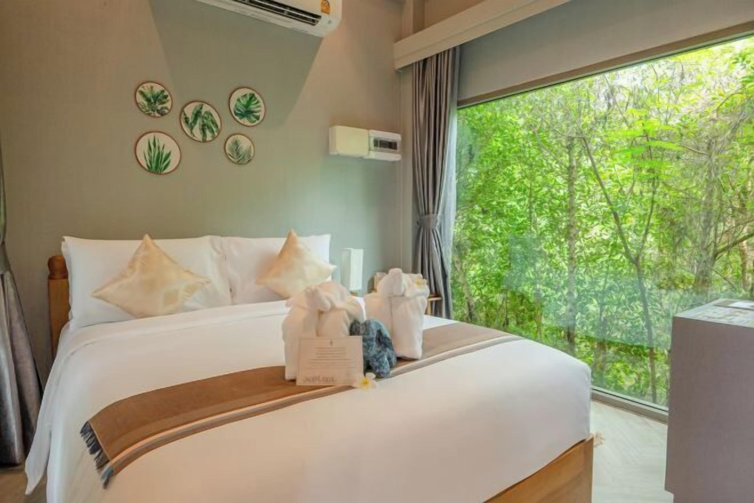 Free minibar, in-room safe, blackout drapes, iron/ironing board