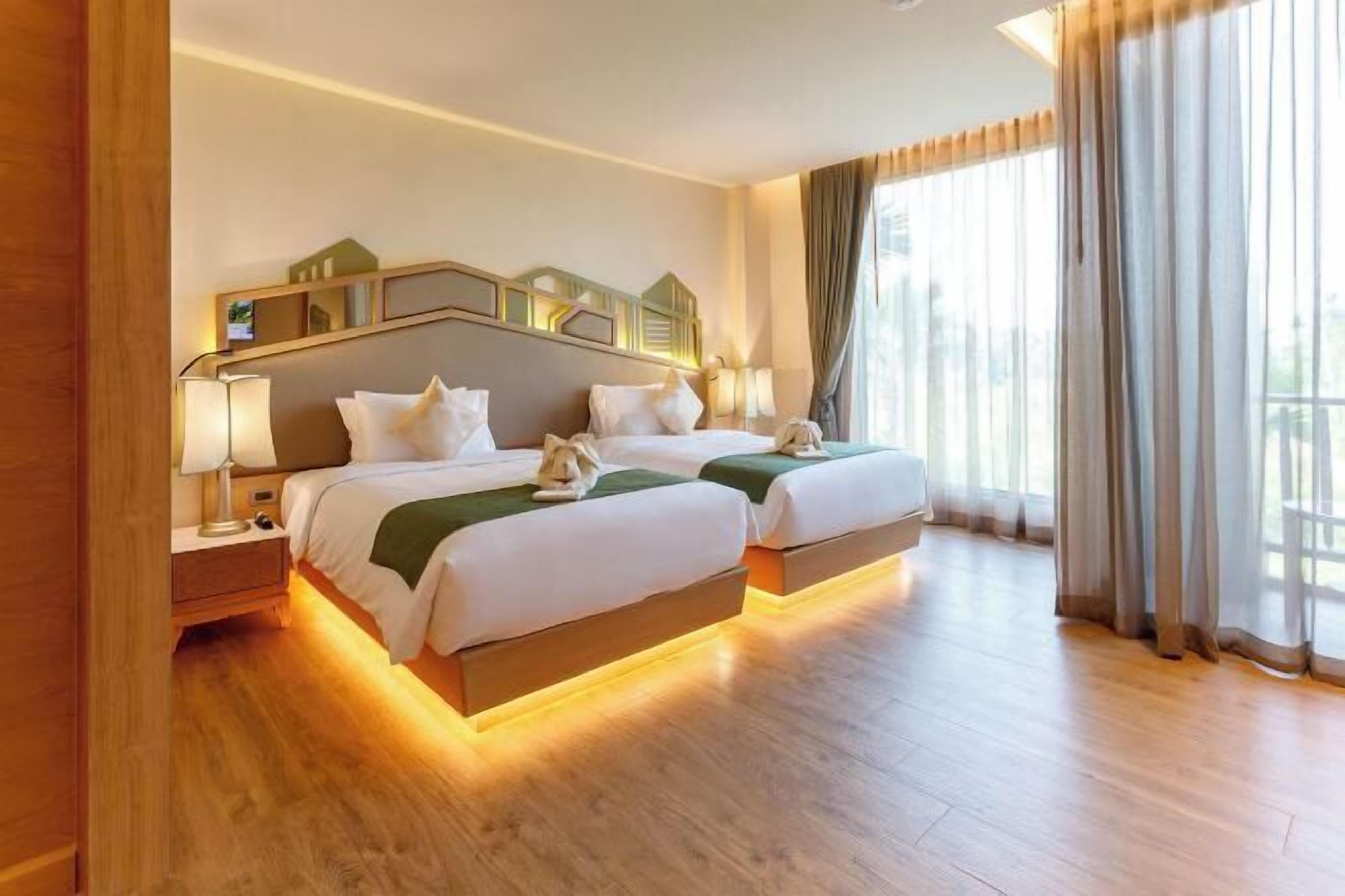 Kostenlose Minibar, Zimmersafe, Verdunkelungsvorhänge