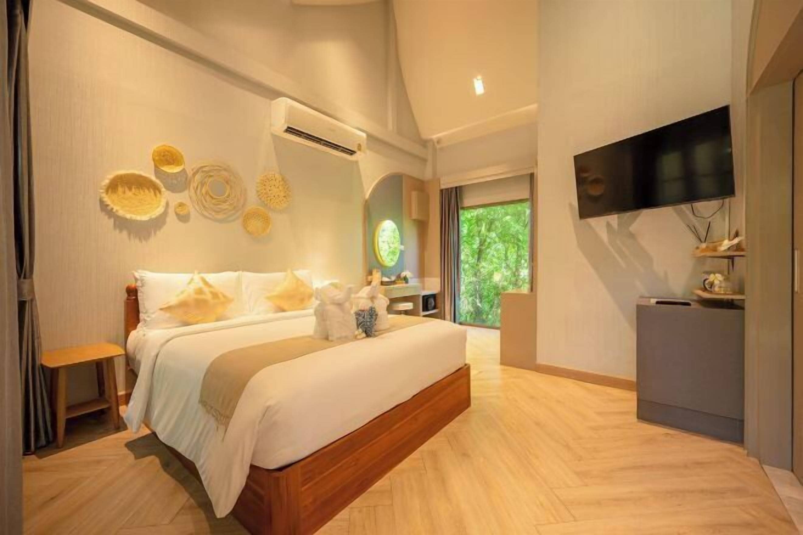 Kostenlose Minibar, Zimmersafe, Verdunkelungsvorhänge