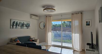 Appartement au 1er Étage Résidence Privée, Fermée Emplacement de Parking Privé