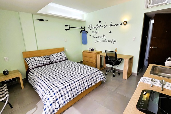 Deluxe-suite - byudsigt | 1 soveværelse, premium-sengetøj, pengeskab på værelset