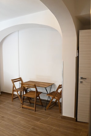 1 bedroom, premium bedding, down comforters, memory foam beds