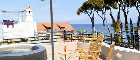 Luksushuoneisto, poreamme, merinäköala | Terassi/patio