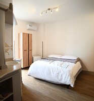 1 bedroom, premium bedding, down comforters, memory foam beds