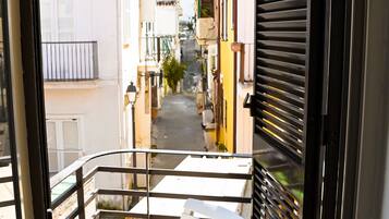 Apartemen Deluks, balkon, pemandangan laut | Teras/patio