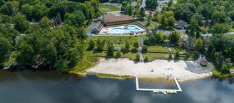 Mountain Haven Retreat: Brand New 8BR/3BA Sleeps 18