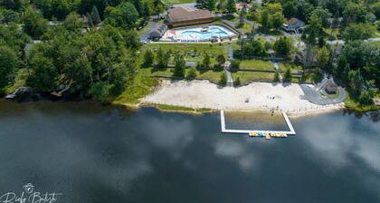 Mountain Haven Retreat: Brand New 8BR/3BA Sleeps 18