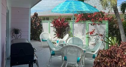 Renovated Beach Villa 671. Steps away from the beach. Sleeps 6. WiFi. Laundry