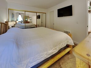 2 bedrooms, WiFi, bed sheets - Spacious Slopeside Location (Unit 542 at 1849) by RedAwning (Mammoth Lakes)