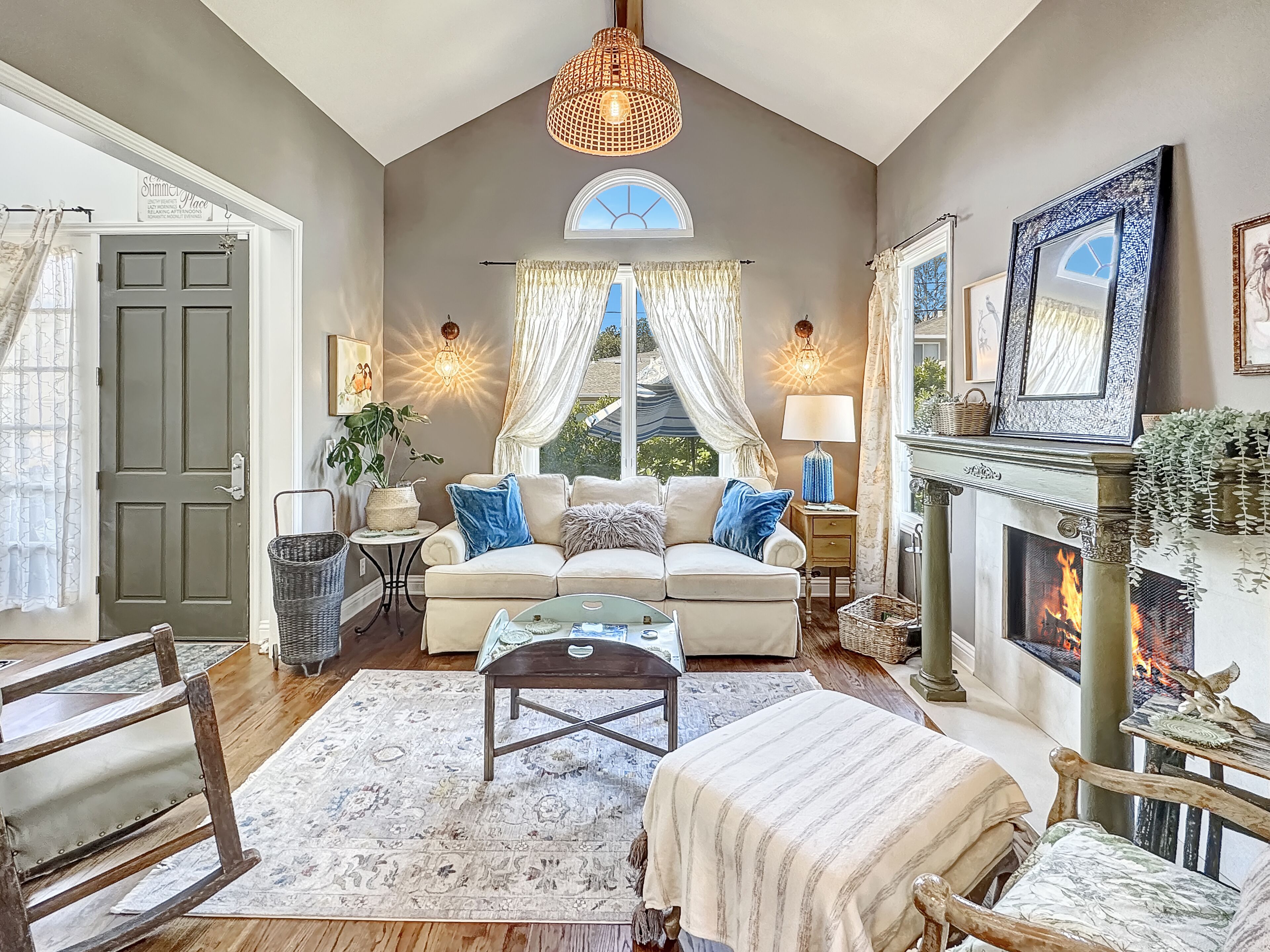 Cozy Home & Lush Garden Retreat in Menlo Park Near Stanford University