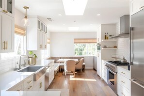 Private kitchen - Seaside Elegance Chic Getaway Near Downtown (Manhattan Beach)