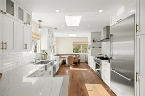 Private kitchen - Seaside Elegance Chic Getaway Near Downtown (Manhattan Beach)