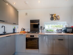 Dishwasher, cookware/dishes/utensils