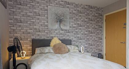 2 Bed Apt - Free Parking - Close to City Centre