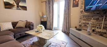 Manchester Retreat - Modern 2BR Apartment