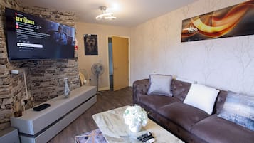 Apartment | Living area | TV