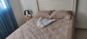 2 dormitoris, planxa i posts de planxar, wifi i roba de llit 