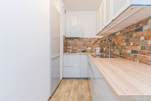 Deluxe Apartment | Private kitchen | Fridge, stovetop, coffee/tea maker, cookware/dishes/utensils - Jaglana Deluxe by Grand Apartments (Gdansk)