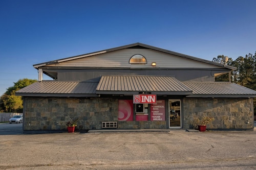 8 Inn By Capital O Americus US 19