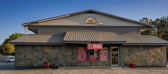 8 Inn By Capital O Americus US 19