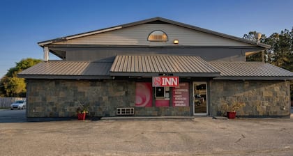 8 Inn By Capital O Americus US 19